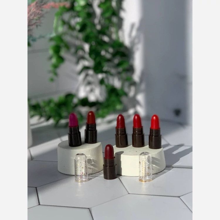 رژ لب جامد پوکه مشکی