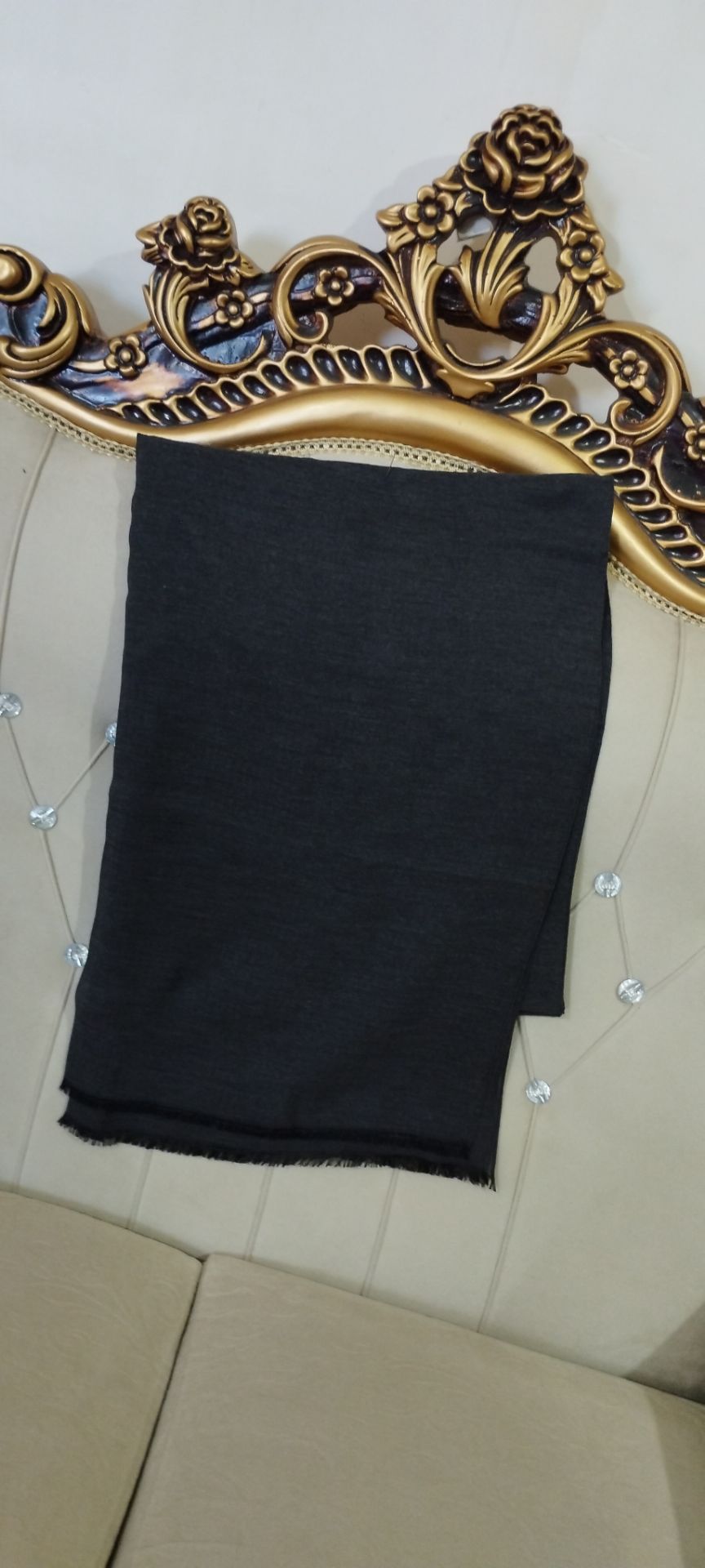 شال مشکی ریشه دار